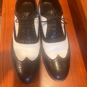 Black/white spectators, size 9